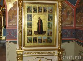 Киот напольный резной на одну икону, покрытый сусальным золотом, в церкви Грузинской иконы Божией матери с. Якшино Киот напольный резной на одну икону, покрытый сусальным золотом, в церкви Грузинской иконы Божией матери с. Якшино