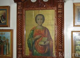 Киот настенный резной на одну икону с тонировкой в Преображенской церкви с. Старый Спас Киот настенный резной на одну икону с тонировкой в Преображенской церкви с. Старый Спас