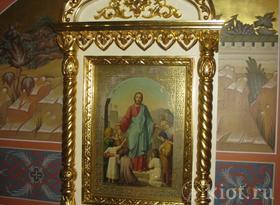 Киот настенный резной на одну икону, покрытый сусальным золотом с. Якшино Киот настенный резной на одну икону, покрытый сусальным золотом с. Якшино